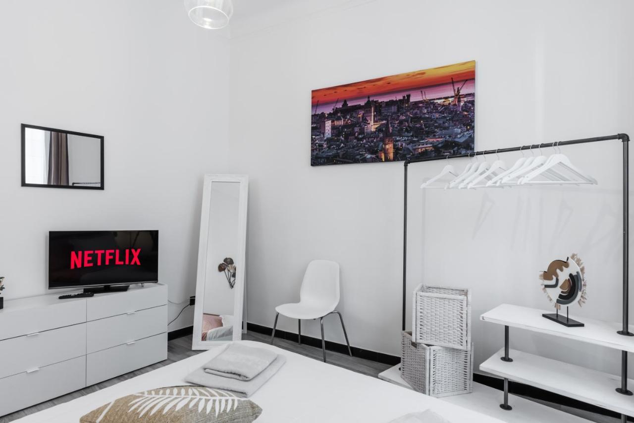 Acquario 5' Free Wifi & Netflix "Prione" By Tilo Apartment'S Genoa Exterior photo